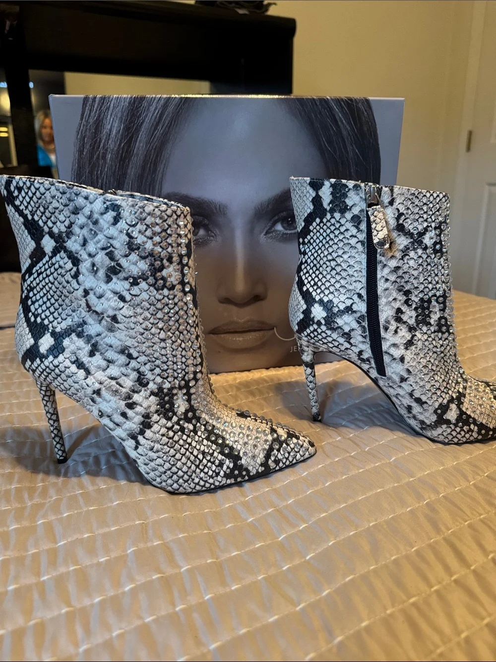 Jennifer Lopez Black & Cream Snake-Print Pointed Ankle Boots BLING SIZE 6 WOMEN